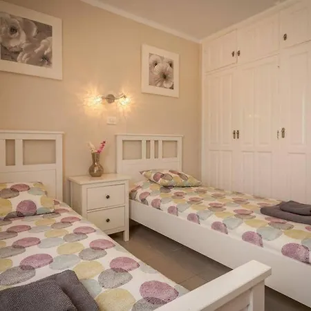 Villa Bandama 15 2 Bedroom Ground Floor *